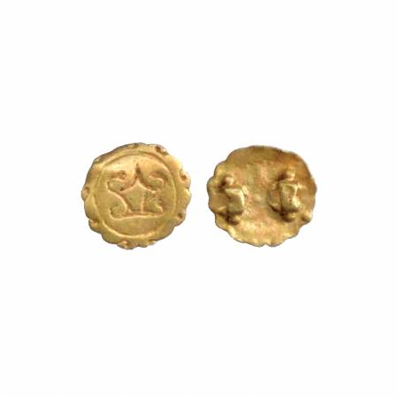 Gold Seal, Gujarat region (c.1st – 2nd century AD), 0.61g, Bold Srivatsa motif etched with