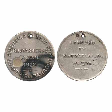 Morvi - coronation commemorative silver medal, 1922, 24.78g. Obv: H.H. THE MAHARAJA LUKHDH