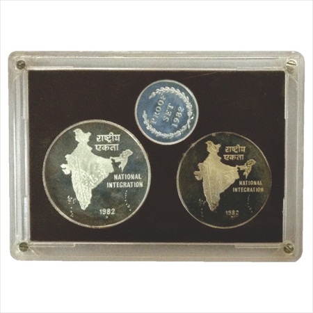1982, National Integration, Proof set of 2 coins, 100 Rupees and 10 Rupees, Bombay Mint.