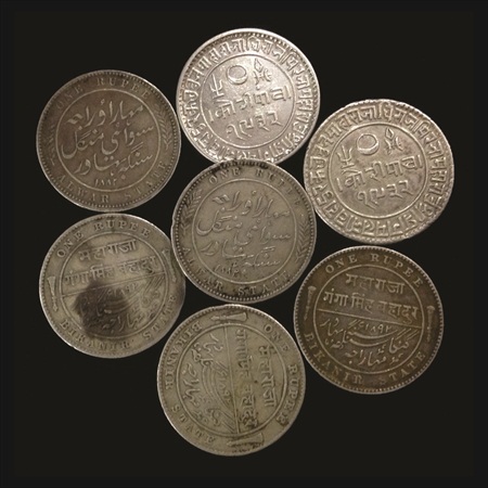 A lot of 7 Silver Coins, 2x Alwar, 3x Bikanir and 2x Kutch 5 Kori. All machine struck. (7 