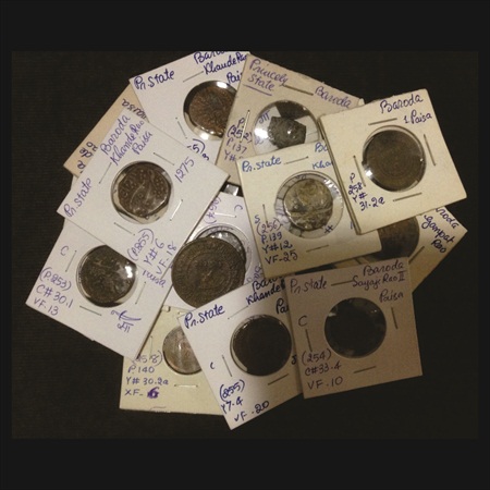 Baroda, a lot of 18 coins, 1x Silver Rupee crude and 17x Copper 2 Paisa, Paisa and ½ Paisa