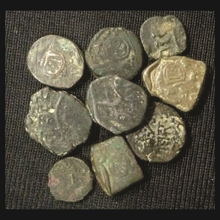 Bhavnagar, a lot of 9 Copper coins, Trambiyo, Paisa and ½ Paisa. Some coins have Devanagar