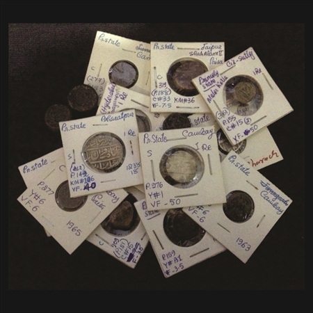 A lot of 16 Coins, 5x Silver and 11x Copper Paisa. Various states and types. (15 Coins)