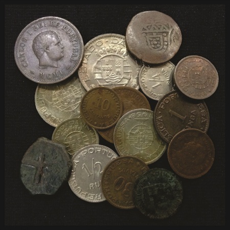 A lot of 16 Copper-Nickel coins of Portuguese India. Various types, denominations and date