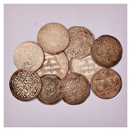 A group of 10 Silver coins of Nepal and Tibet. Various types. (10 Coins)