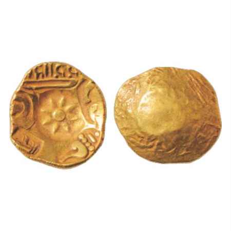 Yadavas of Devagiri, Mahadeva (1261-1270 AD), Gold Padma Tanka, 3.82g. Central punch of a 