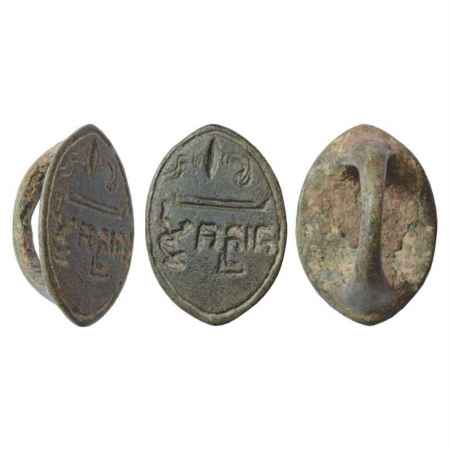 Bronze Seal of Satyasharma (350-450 AD), 16.25g. The face shows a Vaishnavite 'Chakra' or 