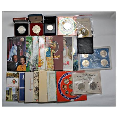 World Commutative Coin sets and Medallion (23), various types, year and mostly in Copper N