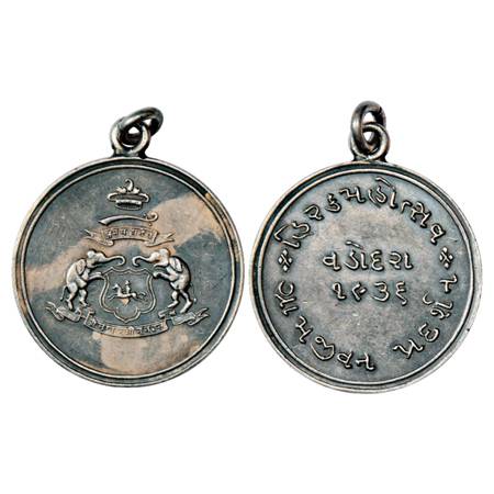 Baroda , Accession Medal of Maharaja Pratap Singh, 1936, 22.40g. Obv: State coat of arms. 