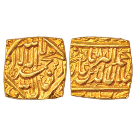 Akbar (1556-1605 AD), Gold Square Mohur, 10.87g, Patna Mint, AH 988, KM 112.3. Extremely F