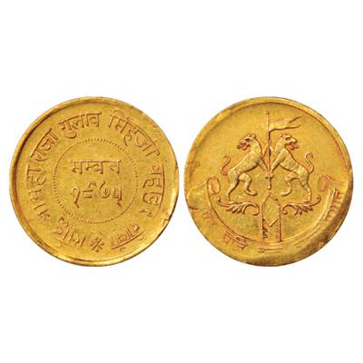 Rewa, Gulab Singh (1918-1946 AD), Gold Mohur, VS 1975, 10.77g. Obv: Nagri legends and date