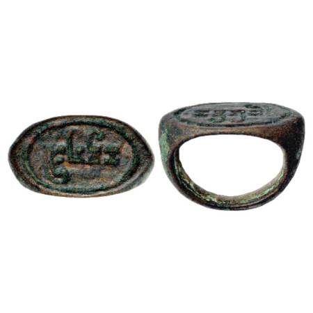 Bronze signet ring of Kshatrapa Gupta period from Gujarat (300-400 AD), 7.58g. Facet: Brah