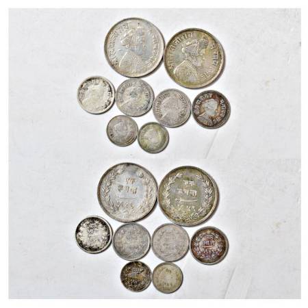 A group of 8 Baroda silver machine struck coins, Sayaji Rao III, includes 2x 1 rupee, 4x 4