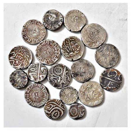 A group of 18 Indore silver coins, 16x rupee and 2x ½ rupee, various types of sun and date