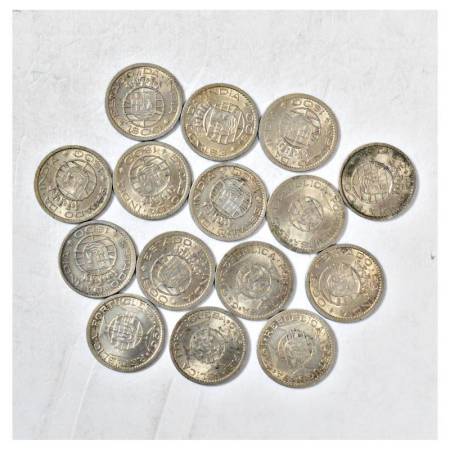 A group of 15 Portuguese-India cupro nickel coins, 1 Escudo, AD 1958 and 1959. (15 coins) 