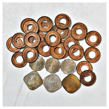 A group of 33 British India copper, nickel and bronze coins, includes 3x 2 annas; 3x 1 ann