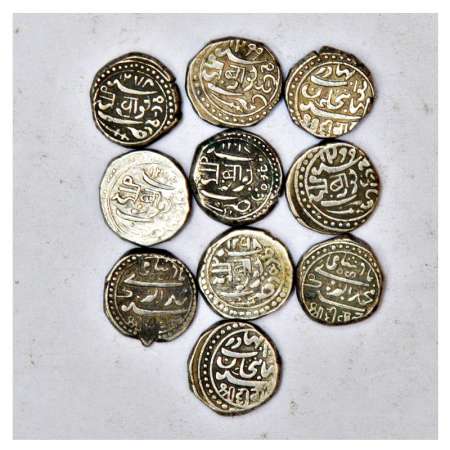 A group of 10 Junagadh silver kori, includes various dates. (10 coins)