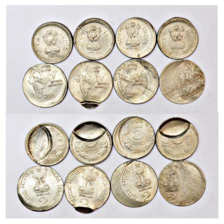 A group of 8 Republic of India misprint coins, 4x 5 rupees and 4x 2 rupees, various types 