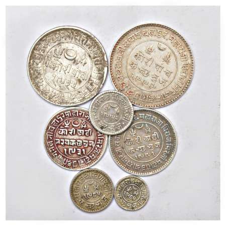 A group of 7 Kutch state silver coin, 2x 5 kori, 2x 2½ kori, 2x 1 kori and 1x ½ kori, vari
