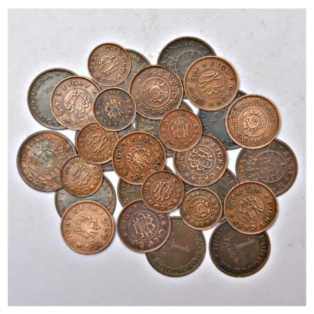 A group of 29 copper coins, includes Travancore state, 9x eight cash, 7x four cash and Por