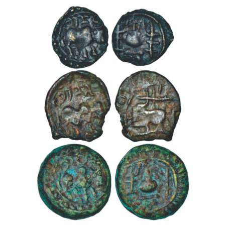 Early medieval Maharashtra, Khandesh region, three 'bull' type alloyed coppers coin of 'Vi