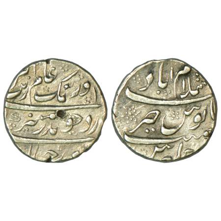 Aurangzeb (1658-1707 AD), silver rupee, 11.39g, Islamabad mint at top. KM 300.35. Very fin