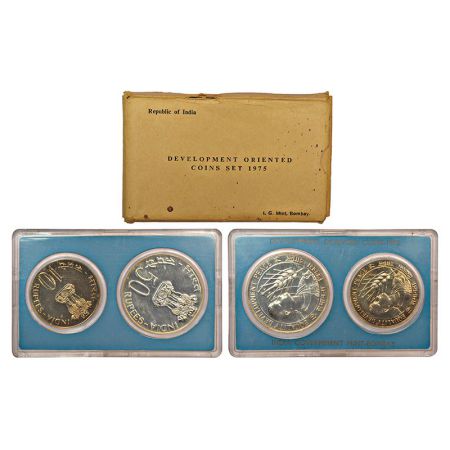 1975, Equality Development Peace, UNC set of 2 coins, 50 rupees and 10 rupees, Bombay mint