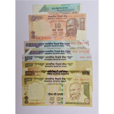 A group of 8 misprint notes, 1x 5 rupees, 1x 10 rupees, 2x 100 rupees and 4x 500 rupees, v