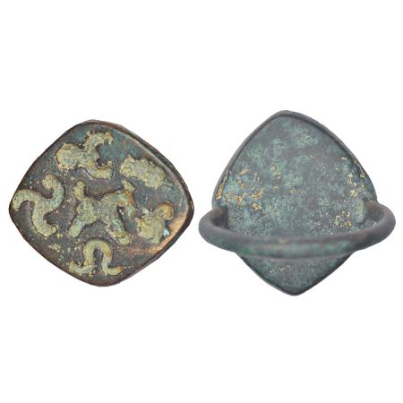 Ancient Malwa/Deccan - uninscribed bronze signet ring of Mauryan period (c.300-150 BC), wi