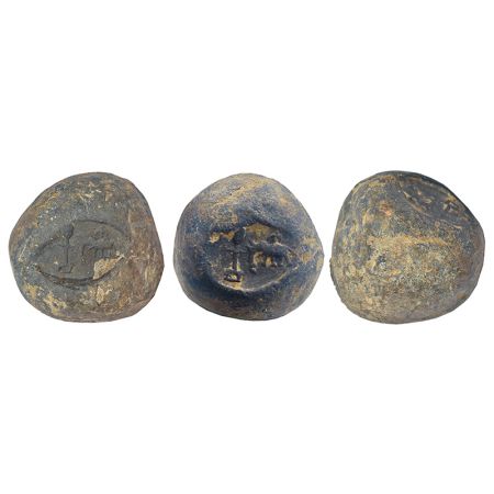 Uninscribed terracotta sealing from Vidarbha (c.200-300 AD), 18.26g. Height: 26.21mm, Widt