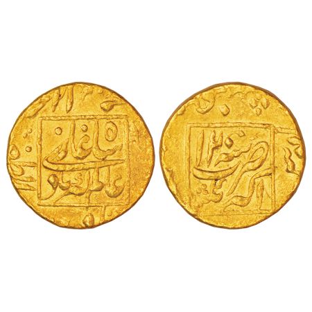 Aurangzeb (1658-1707 AD), gold mohur, Akbarnagar mint, 'square areas' type, 10.90g. Obv: A