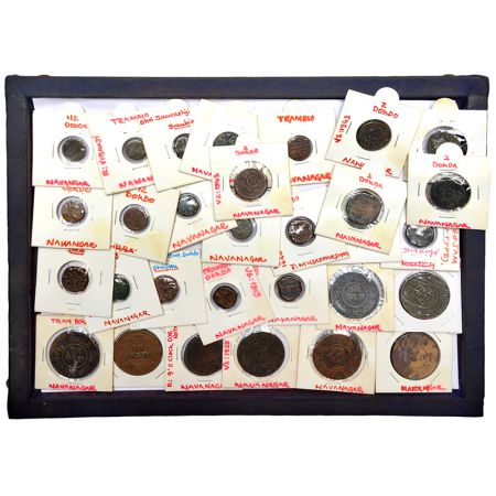 A group of 35 Nawanagar state copper coins, includes 9x 3 Dokdo, 6x 2 Dokdo, 11x Dokdo, 5x