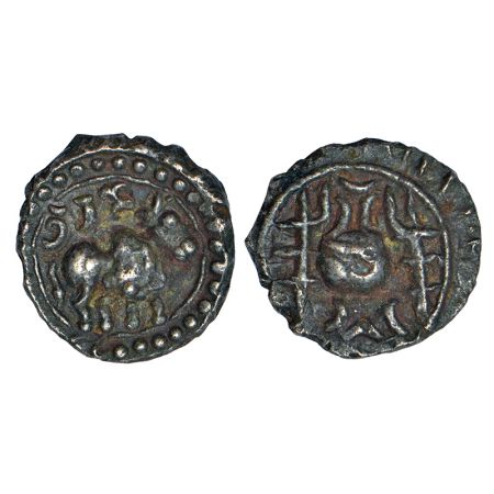 Early medieval Maharashtra, Khandesh region - 'bull' type alloyed copper coin of 'Vishnuku