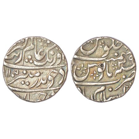 Aurangzeb (1658-1707 AD), silver rupee, Islamabad mint at bottom, 'Badar-e-munir' couplet,