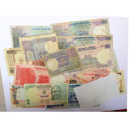 A group of 16 misprint notes, 1x George VI watermark paper, 2x 1 rupee, 1x 5 rupees, 1x 10