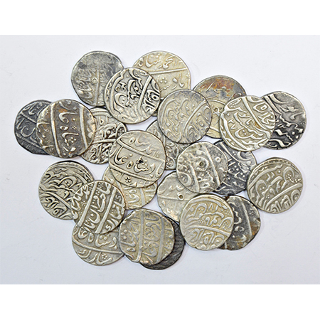 A group of 24 Muhammad Shah silver rupee, includes various mints, dates and types. (24 coi