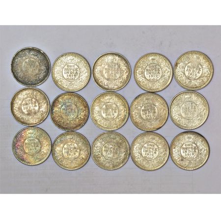 A group of 15 British India silver rupee of George V, all coins dated 1919, 13x Bombay min