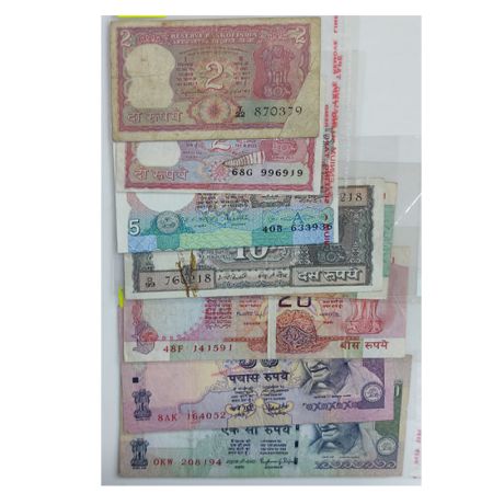 A group of 8 misprint notes, 2x 2 rupees, 1x 5 rupees, 2x 10 rupees, 1x 20 rupees, 1x 50 r