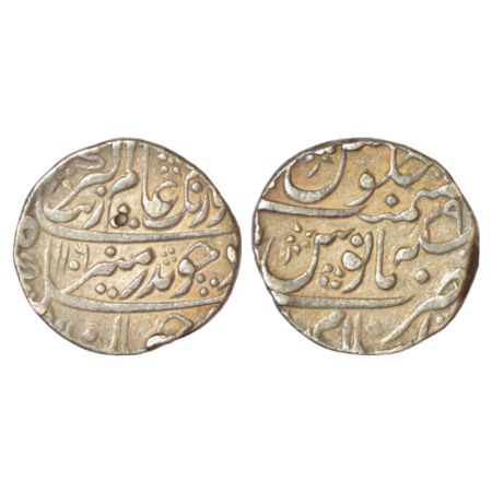 Aurangzeb (1658-1707 AD), silver rupee, Islamabad mint at bottom, 'Badar-e-munir' couplet,
