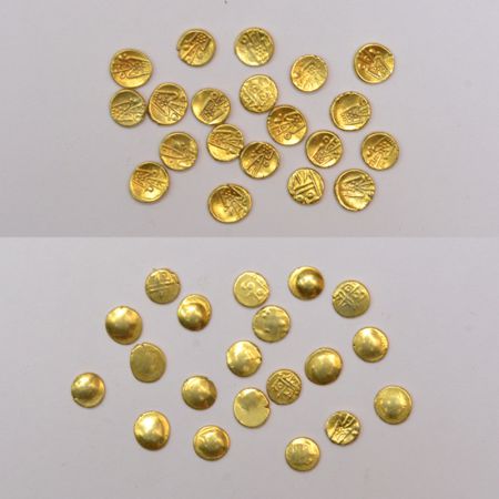 A group of 20 Indo-Dutch uniface gold fanams, with the figure of Goddess Kali. (20 coins)
