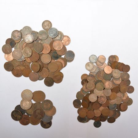 A group of 356 Victoria copper coins, includes ¼ anna (16), ½ pice (102) and 1/12 anna (23