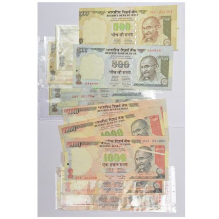 A group of 11 misprint notes, 6x 500 rupees and 5x 1000 rupees, various Governor signed an