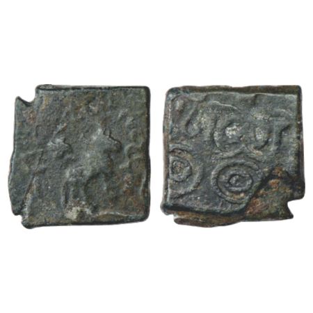 Ancient, copper coin of King Kukutakhāda, 6.62g. Obv: Bull walking to right, triangle-head
