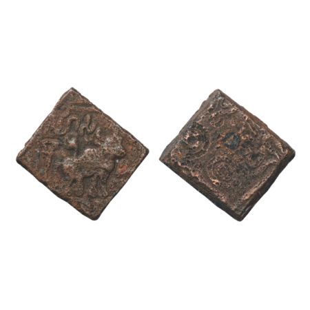 Ancient, copper coin of King Viga, 15.06g. Obv: Bull walking to right, triangle-headed sta