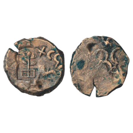 Ancient, copper coin of Kutapada, Elephant type, 3.59g. Obv: Elephant with trunk raised wa
